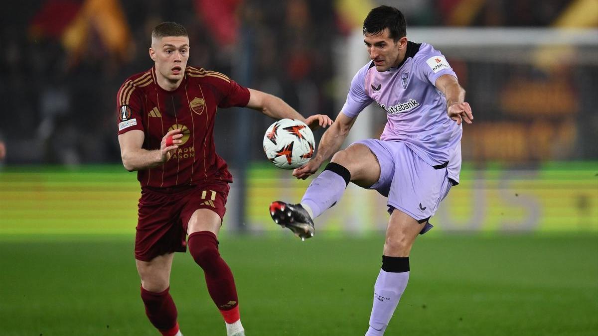 Dani Vivian en el partido de ida contra la Roma en el Estadio Olímpico de Roma.