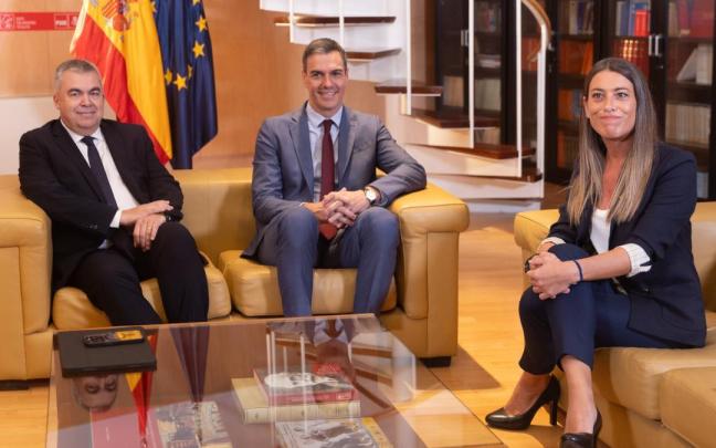 Míriam Nogueras, durante su encuentro con Pedro Sánchez y Santos Cerdán.