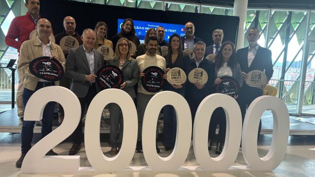 Representantes institucionales, organizadores y patrocinadores del Bilbao Night Running Fest. Onda Vasca