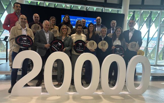 Representantes institucionales, organizadores y patrocinadores del Bilbao Night Running Fest. Onda Vasca