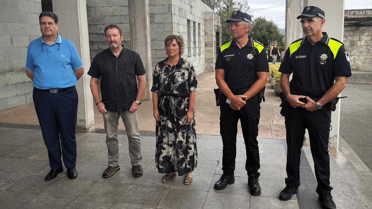 Responsables del cementerio, del Ayuntamiento y de la Policía Municipal.
