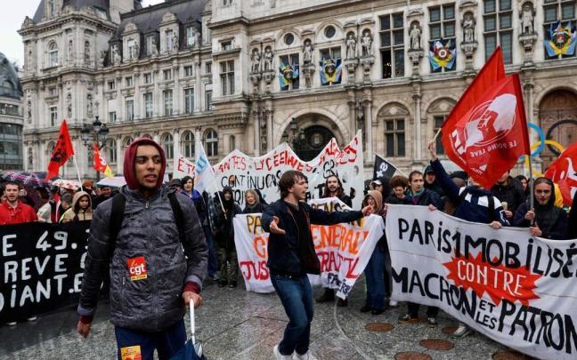 Protestas ante el Consejo Constitucional francés.