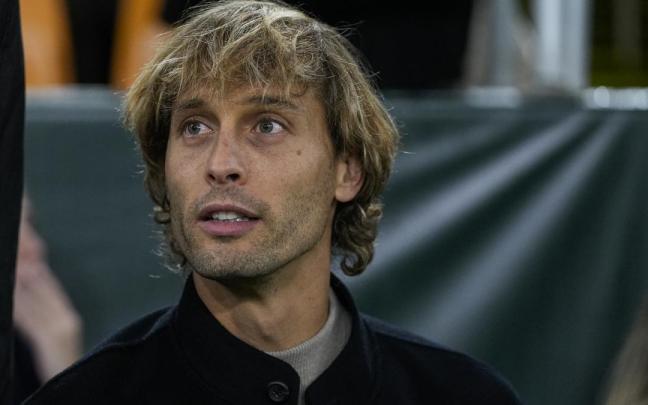 Sergio Canales, en la grada viendo un partido del Betis, su exequipo, el pasado diciembre.
