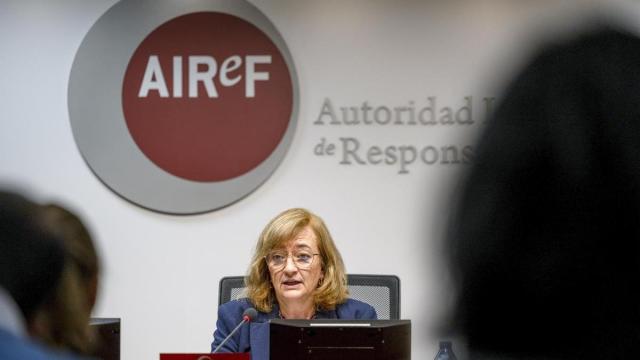 La presidenta de la AIReF, Cristina Herrero, durante la presentación del informe de seguimiento del plan fiscal. / EFE La presidenta de la AIReF, Cristina Herrero, durante la presentación del informe de seguimiento del plan fiscal.
