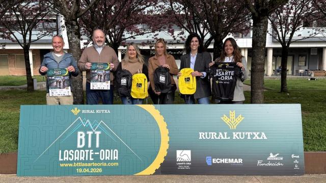 Representantes de la organización de la prueba de BTT