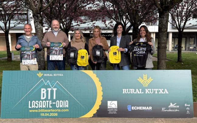 Representantes de la organización de la prueba de BTT