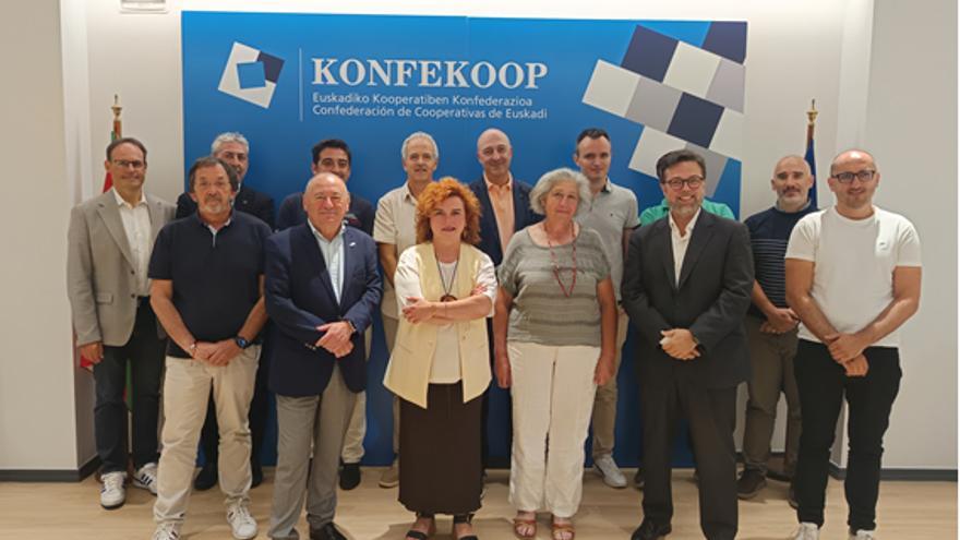 Konfekoop ha reunido a empresas líderes del cooperativismo industrial para consolidar su papel en la política industrial vasca.