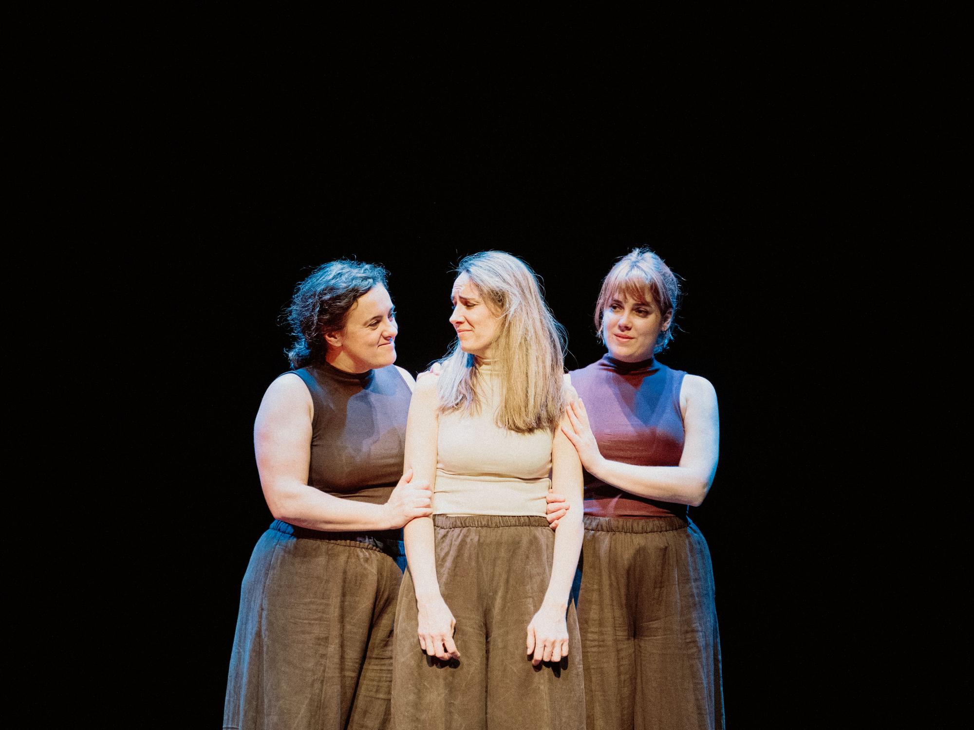 Irene Hernando, Amaia Ruiz de Galarreta y Esti Curiel forman LOLAK Kolektiboa.