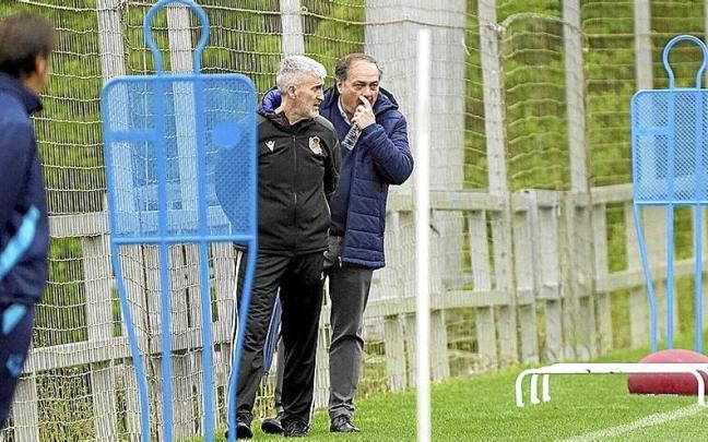 Aperribay y Olabe, espectadores de lujo en el entrenamiento / FOTO: RUBEN PLAZA