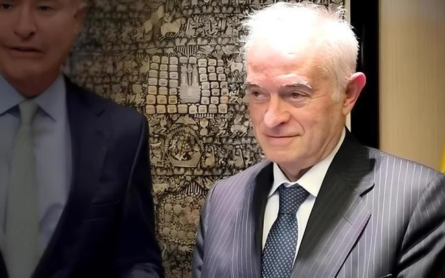 El juez Juan Carlos Peinado, instructor de la causa en la que está imputada Begoña Gómez, ha adquirido relevancia mediática por las peculiaridades de su proceder.