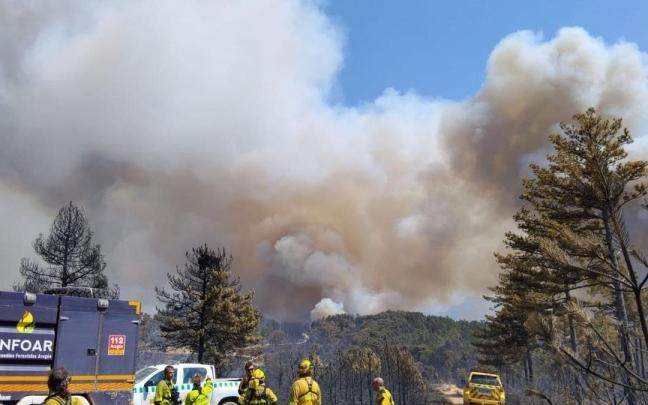 Operativo en el incendio de las Peñas de Riglos, en Huesca