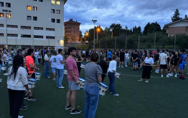 Una imagen de uno de los ensayos de la tamborrada de adultos en su edición del año pasado.