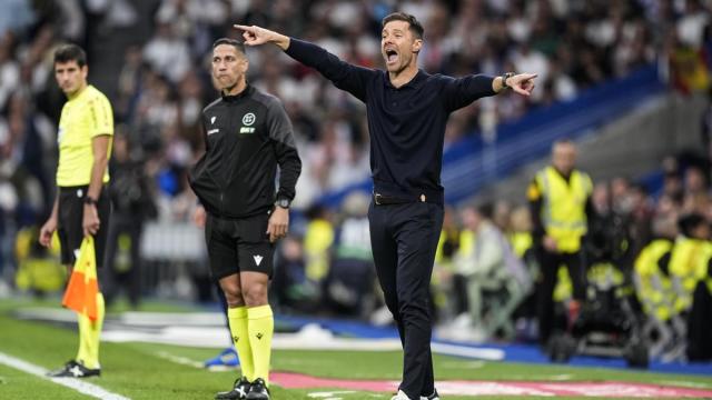 Xabi Alonso, durante su estancia en el banquillo del Real Madrid.