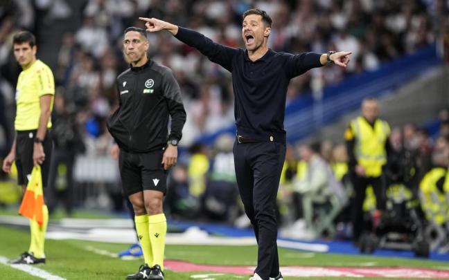 Xabi Alonso, durante su estancia en el banquillo del Real Madrid.