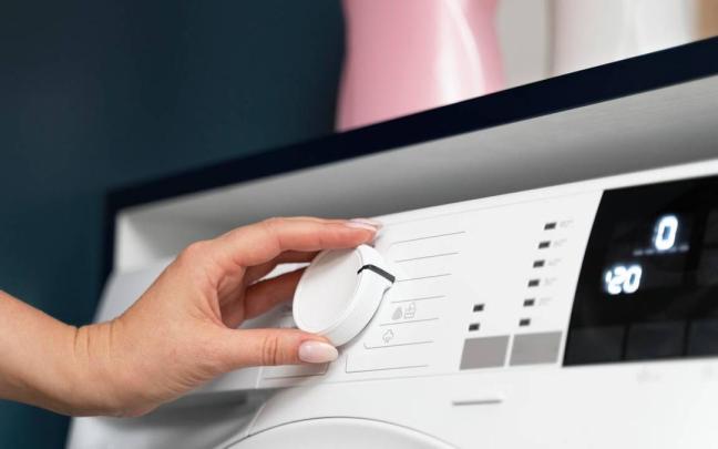 Los fontaneros no recomiendan ducharse mientras la lavadora está puesta