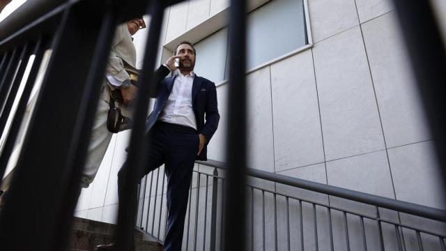 El empresario Víctor de Aldama a la salida de su comparecencia como testigo en el caso por presuntas irregularidades en la RFEF. / EFE El empresario Víctor de Aldama a la salida de su comparecencia como testigo en el caso por presuntas irregularidades en la RFEF.