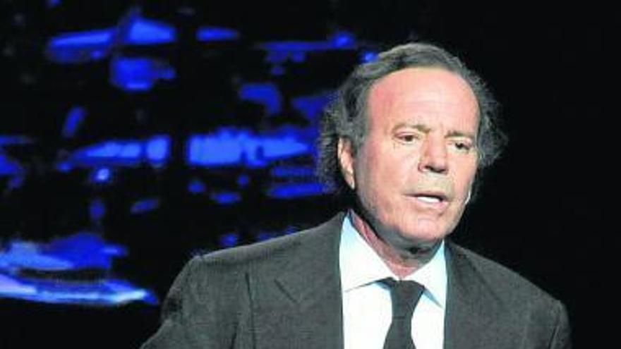 Julio Iglesias, retenido en el aeropuerto de Punta Cana - Onda Vasca