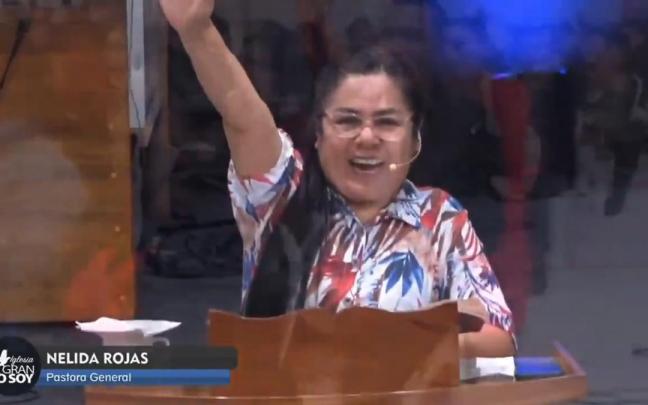 La pastora general, celebrando el terremoto.