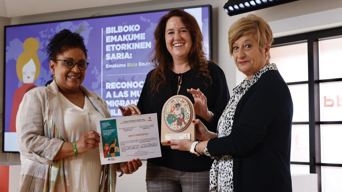 El Ayuntamiento de Bilbao ha acogido esta mañana en BBK Kuna la entrega de los premios de la cuarta edición del Reconocimiento a Mujeres Migrantes Bilbainas.