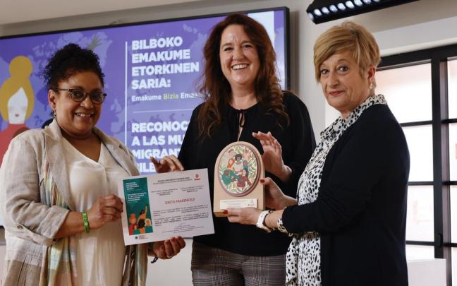 El Ayuntamiento de Bilbao ha acogido esta mañana en BBK Kuna la entrega de los premios de la cuarta edición del Reconocimiento a Mujeres Migrantes Bilbainas.