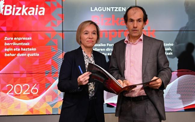 La diputada foral de Promoción Económica, Ainara Basurko, y el director general de Emprendimiento, Talento y Competitividad Empresarial, Joseba Mariezkurrena.