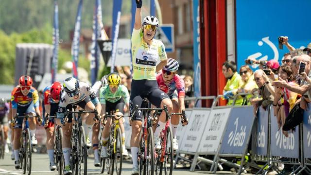 Bredewold se impone en Igorre y refuerza el liderato / Itzulia Women / Cxcling Bredewold se impone en Igorre y refuerza el liderato