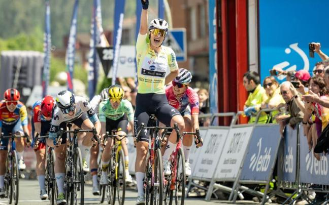 Bredewold se impone en Igorre y refuerza el liderato / Itzulia Women / Cxcling Bredewold se impone en Igorre y refuerza el liderato