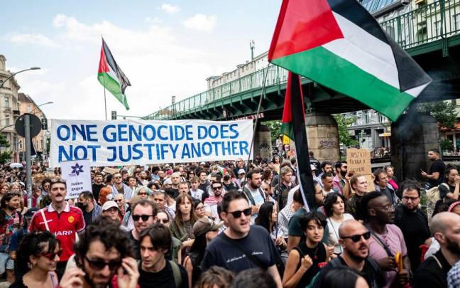 Casi 70 arrestados durante una manifestación propalestina en Berlín / Fabian Sommer Casi 70 arrestados durante una manifestación propalestina en Berlín