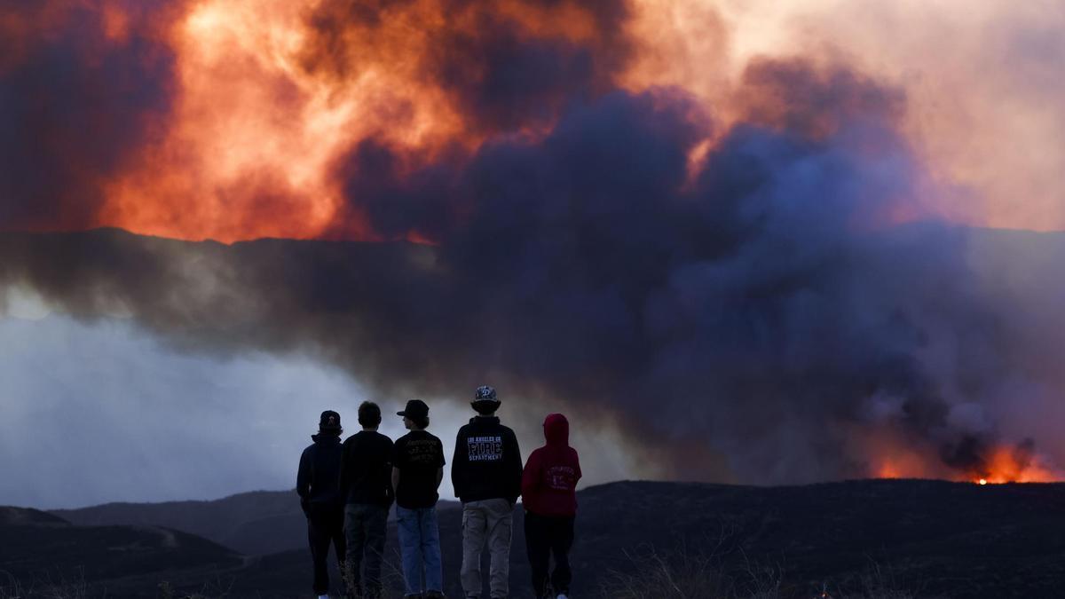 El incendio Hughes amenaza Los Ángeles