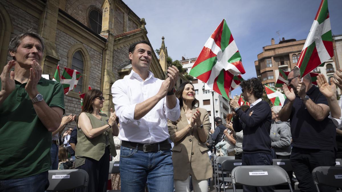 Imanol Pradales, durante un acto electoral este fin de semana en Donostia.