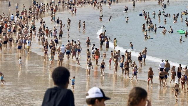 Día soleado en la playa de La Concha
