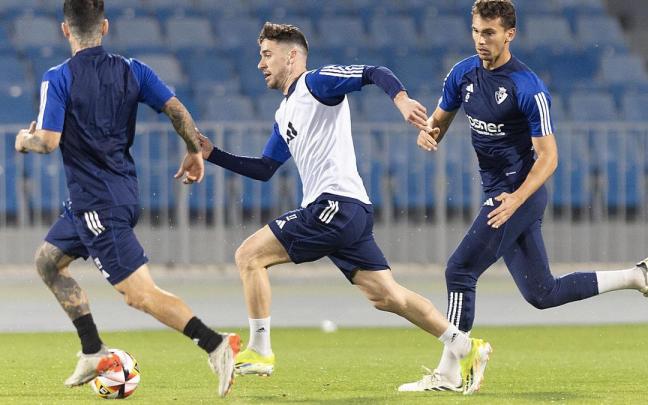 Barja, durante el entrenamiento en Riad. / CA OSASUNA