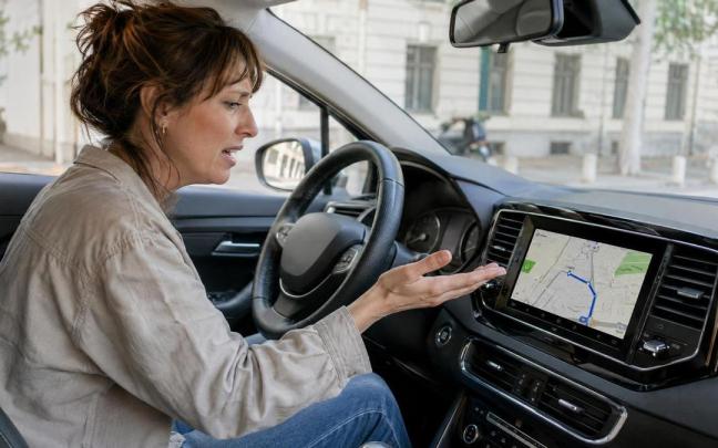 Aunque sabemos que el GPS no puede enfadarse ni llevarnos la contraria, su voz y su capacidad para decidir una ruta hacen que lo tratemos como a un interlocutor.