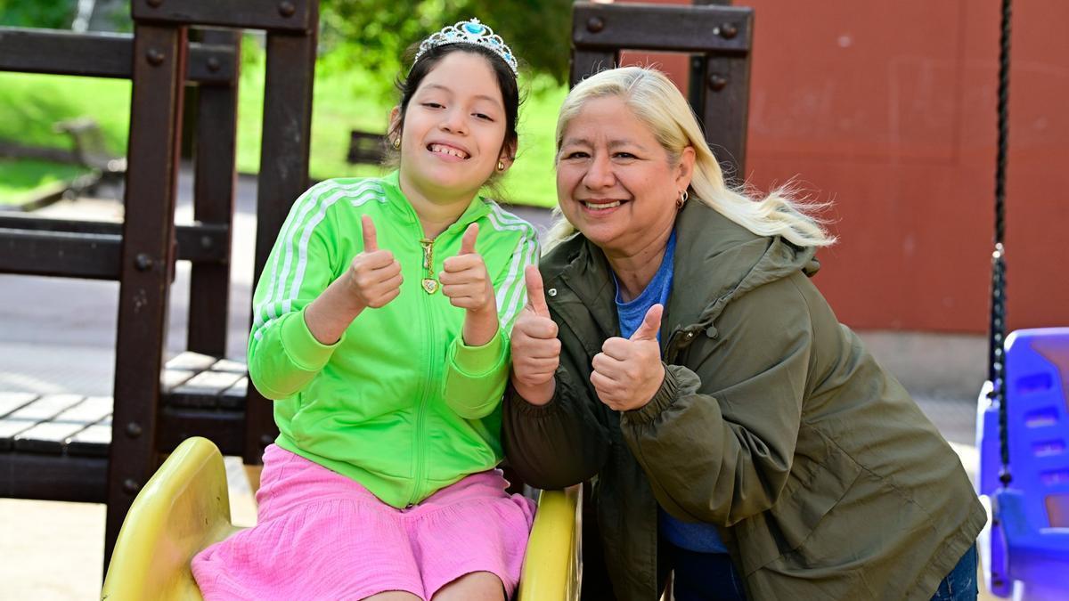 La pequeña Arantza con su madre, Rocío Velazco
