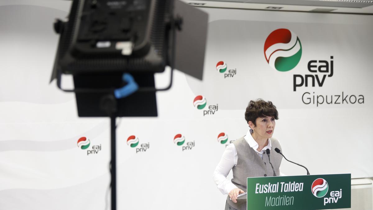 La portavoz del PNV en el Congreso de los Diputados, Maribel Vaquero, ha presentado el acuerdo para blindar a los pequeños propietarios en casos de impago