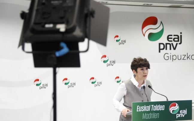 La portavoz del PNV en el Congreso de los Diputados, Maribel Vaquero, ha presentado el acuerdo para blindar a los pequeños propietarios en casos de impago