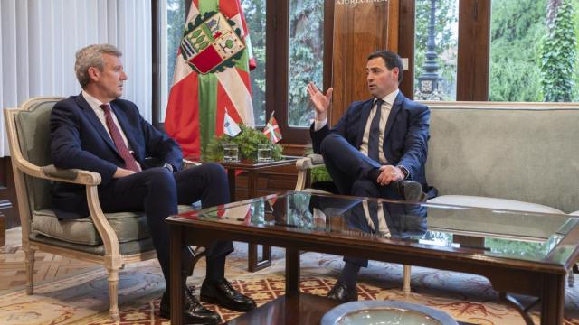 El presidente de la Xunta de Galicia, Alfonso Rueda, y el lehendakari, Imanol Pradales. / Irekia El presidente de la Xunta de Galicia, Alfonso Rueda, y el lehendakari, Imanol Pradales.