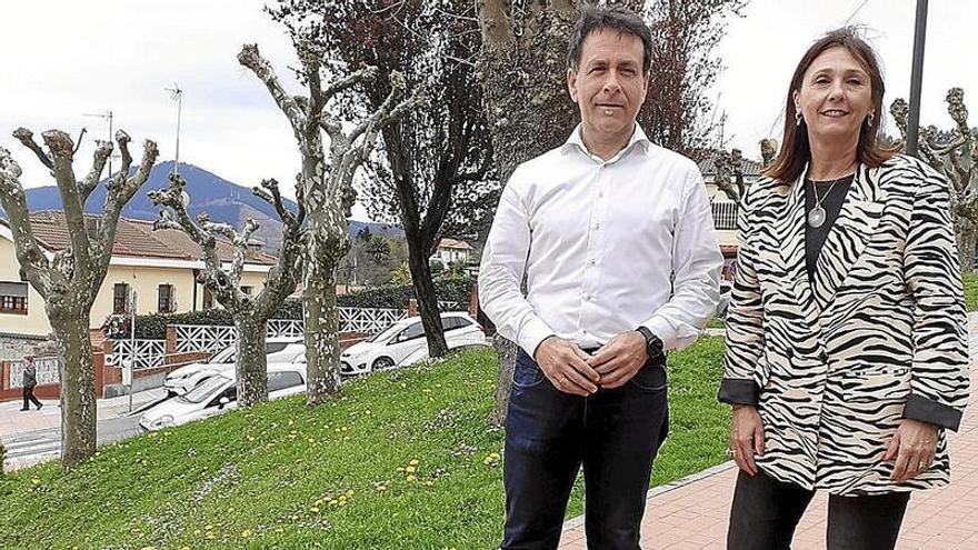 El alcalde, Asaier Iragorri, y la concejala de Urbanismo, Nerea Renteria, explicaron ayer el plan. | FOTO: S. M.