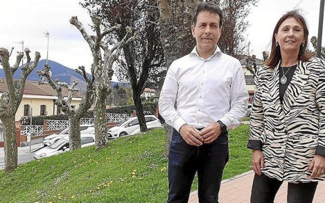 El alcalde, Asaier Iragorri, y la concejala de Urbanismo, Nerea Renteria, explicaron ayer el plan. | FOTO: S. M.