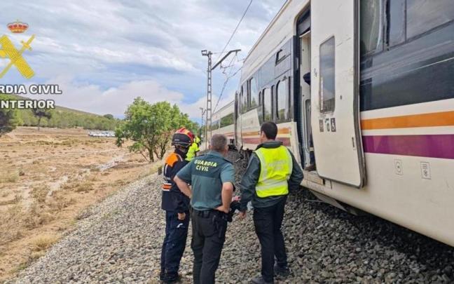 Los servicios de emergencia en el lugar del descarrilamiento. / Guardia Civil Los servicios de emergencia en el lugar del descarrilamiento.