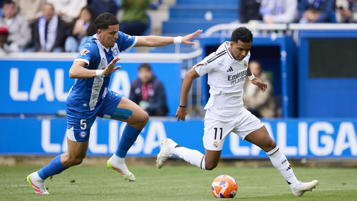 Abqar durante un encuentro con el Deportivo Alavés frente al Real Madrid. Foto: AFP7 VÍA EUROPA PRESS