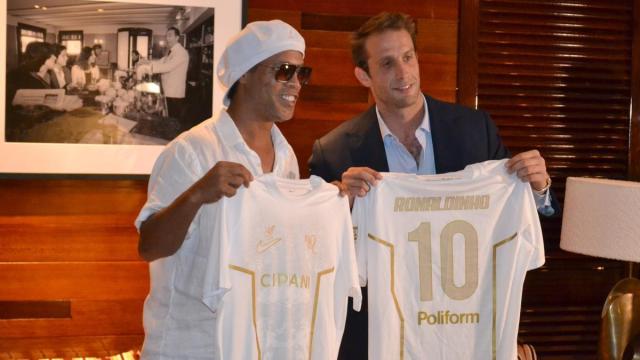 Ronaldinho, en la presentación con el Ravenna FC.