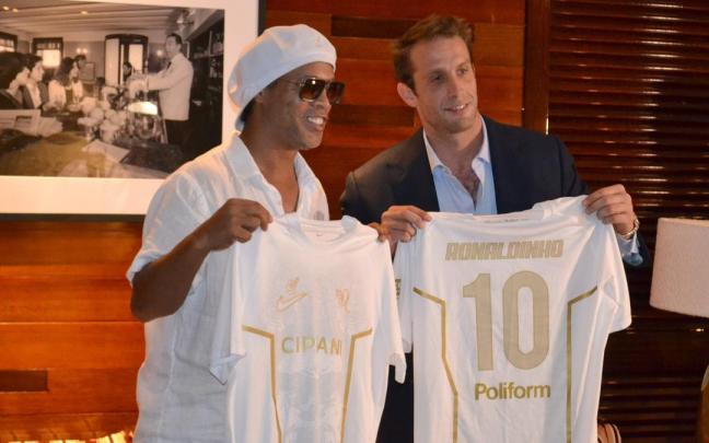 Ronaldinho, en la presentación con el Ravenna FC.