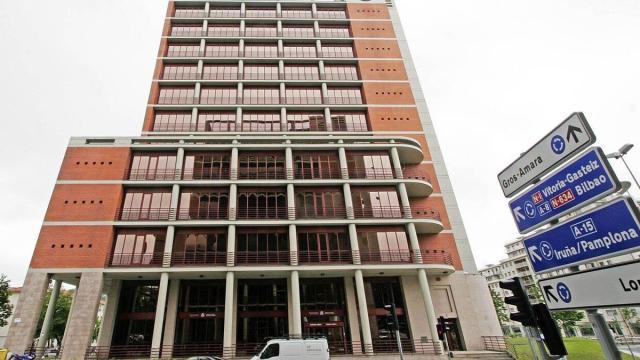 Exterior de la sede de la Hacienda de Gipuzkoa en Donostia / IBAN AGUINAGA