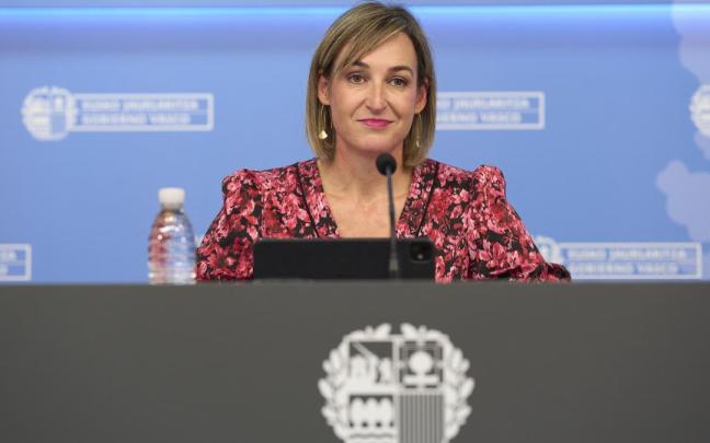 La portavoz del Ejecutivo vasco y consejera de Autogobierno, Maria Ubarretxena, comparece tras el Consejo de Gobierno.