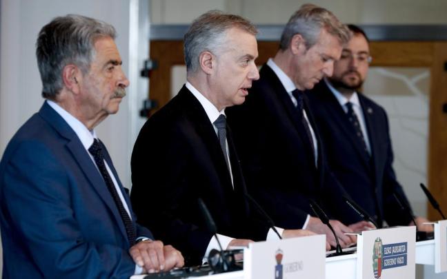 Miguel Ángel Revilla (Cantabria), Iñigo Urkullu (Euskadi), Alfonso Rueda (Galicia) y Adrián Barbón (Asturias), en la rueda de prensa