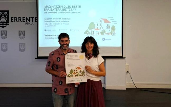 El concejal de Urbanismo y la representante de Ametsak Sortzen.