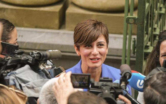La ministra Isabel Rodríguez atiende a los medios. La ministra Isabel Rodríguez atiende a los medios.