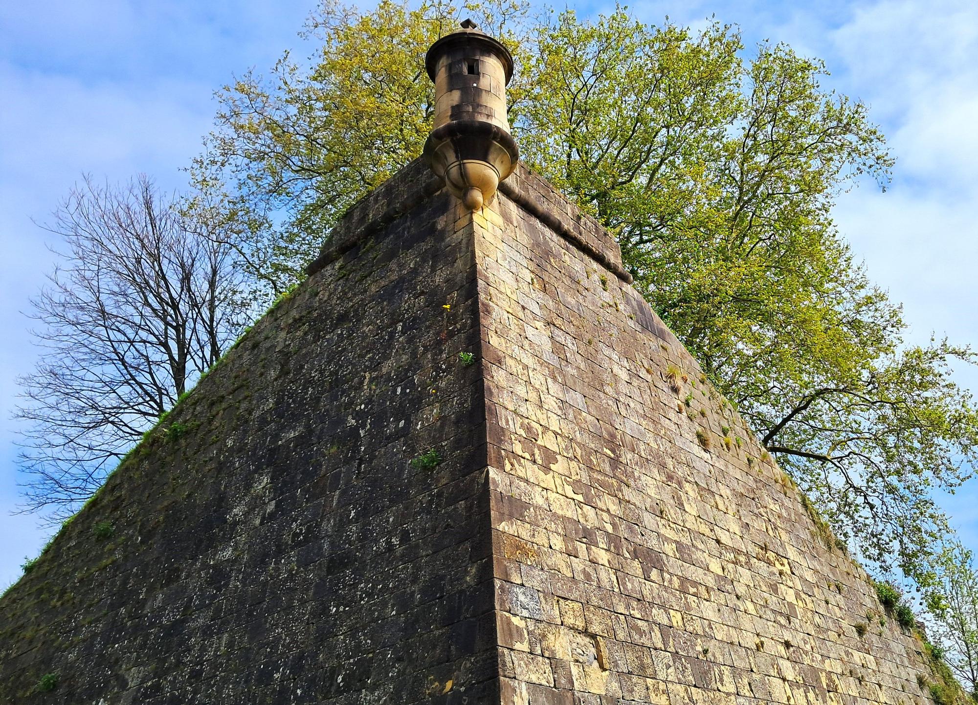 Uno de los baluartes de la muralla.