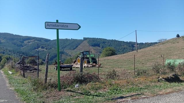 La señales mejoran la accesibilidad y ayudan a identificar los caseríos de Martirieta.